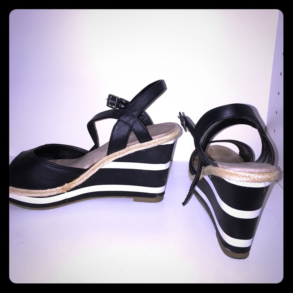 Black & White Wedges